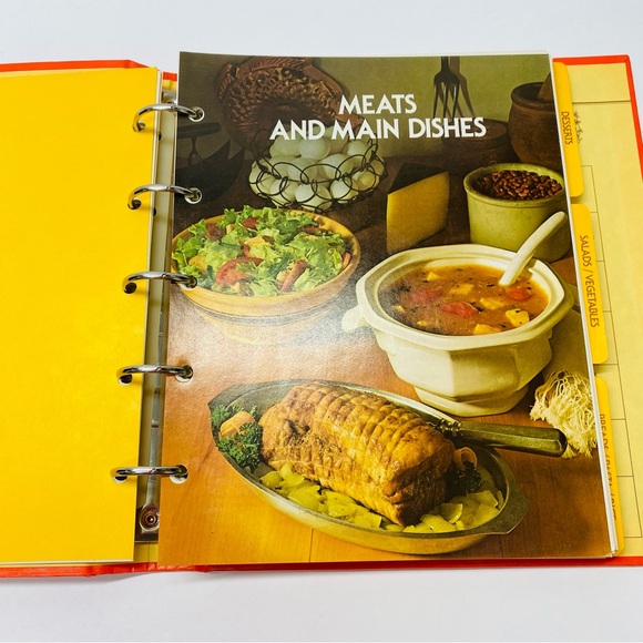 Vintage Betty Crocker's Cookbook Revised Edition 1978 Five Ring Binder Hardcover - Picture 8 of 16